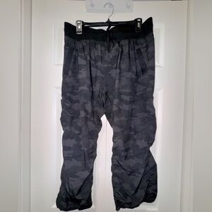 Kyodan Camo drawstring capri Jogger Pants. Size Large. EUC. Worn once